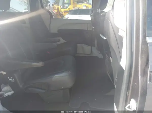 2C4RC1EG0HR812054 2017 CHRYSLER PACIFICA - Image 8
