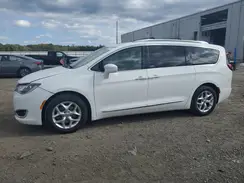 2C4RC1EG0HR832627 2017 CHRYSLER PACIFICA