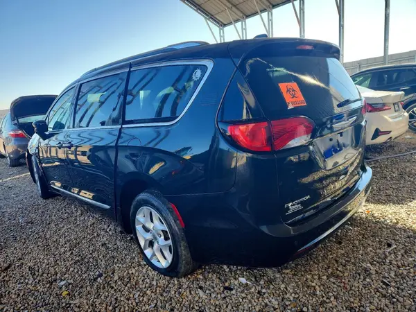 2C4RC1EG0HR844826 2017 CHRYSLER PACIFICA - Image 2