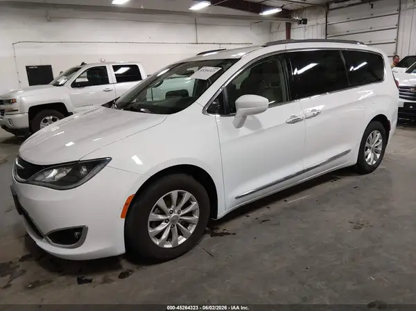 2C4RC1EG0JR154774 2018 CHRYSLER PACIFICA - Image 2