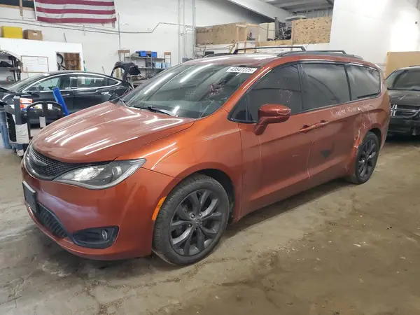 2C4RC1EG0JR168206 2018 CHRYSLER PACIFICA - Image 1