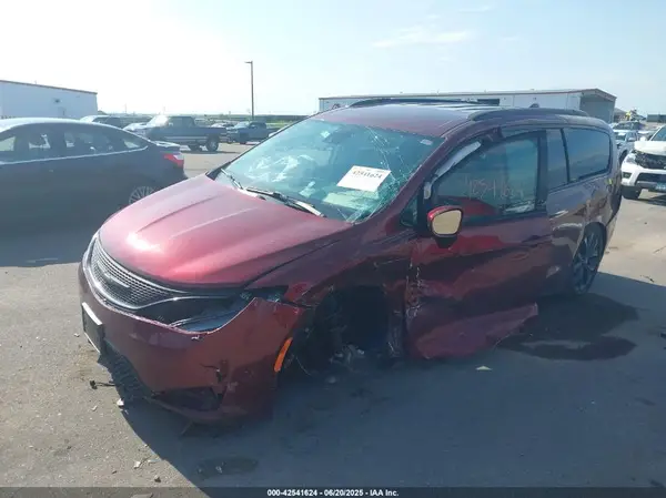 2C4RC1EG0JR204234 2018 CHRYSLER PACIFICA - Image 2