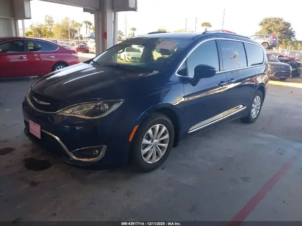 2C4RC1EG0JR226816 2018 CHRYSLER PACIFICA - Image 2