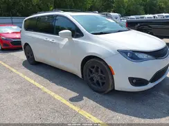 2C4RC1EG0JR227884 2018 CHRYSLER PACIFICA