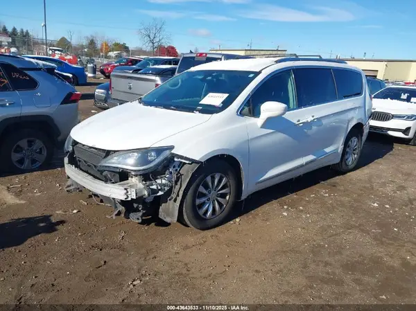 2C4RC1EG0JR228226 2018 CHRYSLER PACIFICA - Image 2