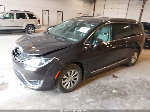 2C4RC1EG0JR261310 2018 CHRYSLER PACIFICA - Image 2