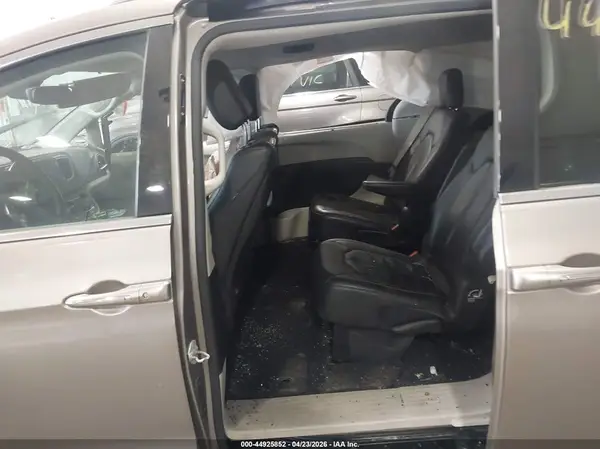 2C4RC1EG0JR270699 2018 CHRYSLER PACIFICA - Image 8