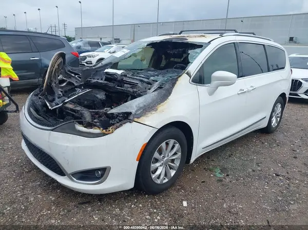 2C4RC1EG0JR315642 2018 CHRYSLER PACIFICA - Image 2