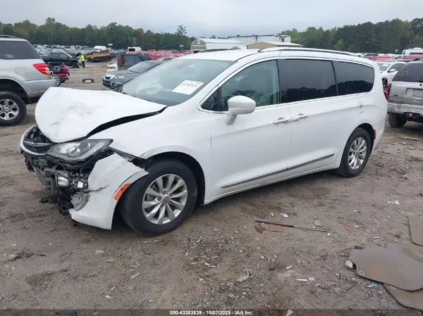 2C4RC1EG0JR316399 2018 CHRYSLER PACIFICA - Image 2