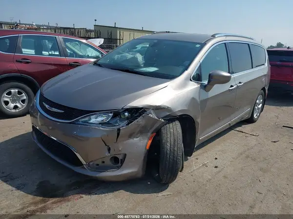 2C4RC1EG0JR321411 2018 CHRYSLER PACIFICA - Image 2