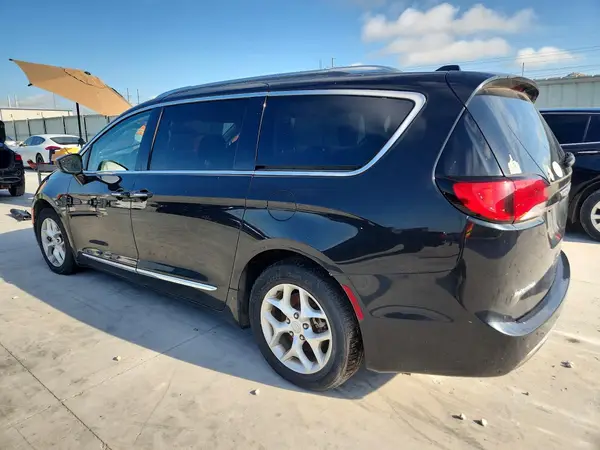 2C4RC1EG0JR330304 2018 CHRYSLER PACIFICA - Image 2