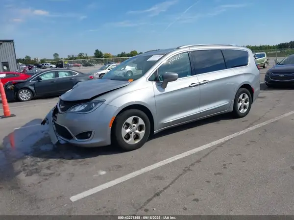 2C4RC1EG1HR506254 2017 CHRYSLER PACIFICA - Image 2