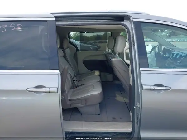2C4RC1EG1HR506254 2017 CHRYSLER PACIFICA - Image 8