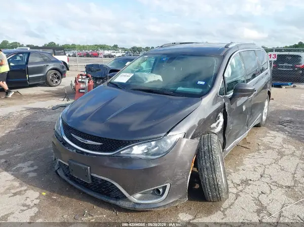 2C4RC1EG1HR520896 2017 CHRYSLER PACIFICA - Image 2