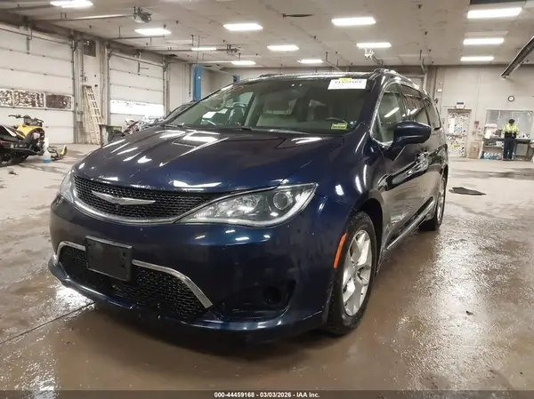 2C4RC1EG1HR539030 2017 CHRYSLER PACIFICA - Image 2
