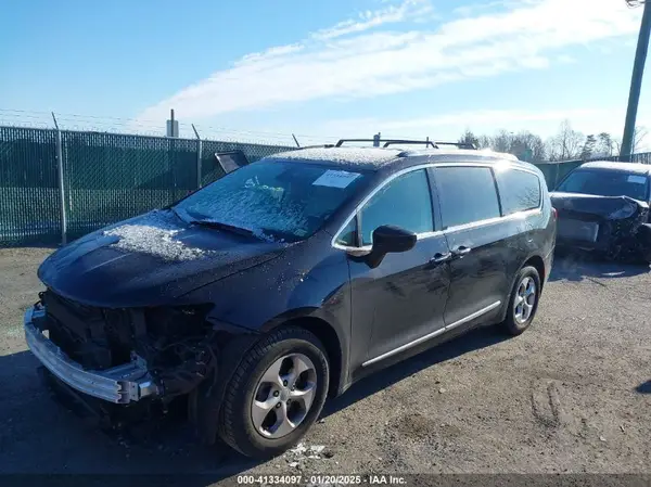 2C4RC1EG1HR560315 2017 CHRYSLER PACIFICA - Image 2