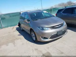 2C4RC1EG1HR566115 2017 CHRYSLER PACIFICA