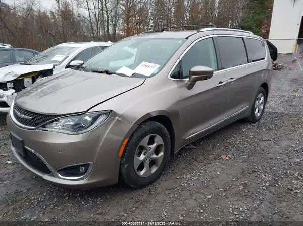 2C4RC1EG1HR572612 2017 CHRYSLER PACIFICA - Image 2