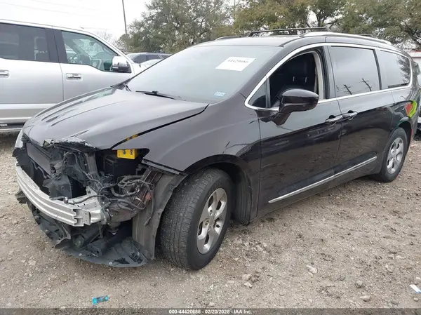 2C4RC1EG1HR577048 2017 CHRYSLER PACIFICA - Image 2