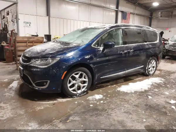 2C4RC1EG1HR584873 2017 CHRYSLER PACIFICA - Image 2