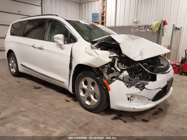 2C4RC1EG1HR585442 2017 CHRYSLER PACIFICA - Image 1