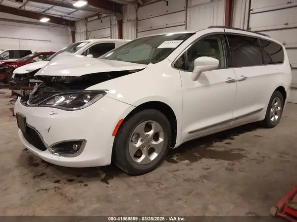 2C4RC1EG1HR585442 2017 CHRYSLER PACIFICA - Image 2