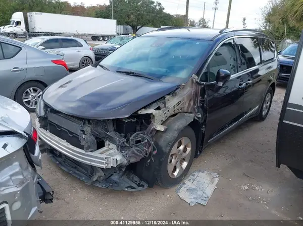2C4RC1EG1HR622439 2017 CHRYSLER PACIFICA - Image 2
