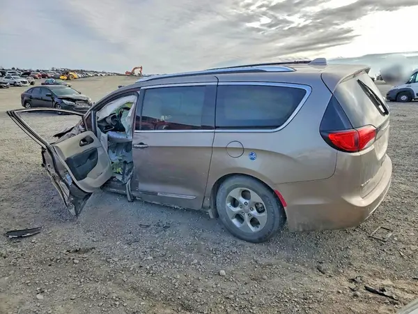 2C4RC1EG1HR628029 2017 CHRYSLER PACIFICA - Image 2