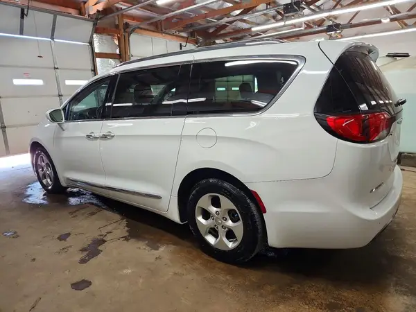 2C4RC1EG1HR644120 2017 CHRYSLER PACIFICA - Image 2