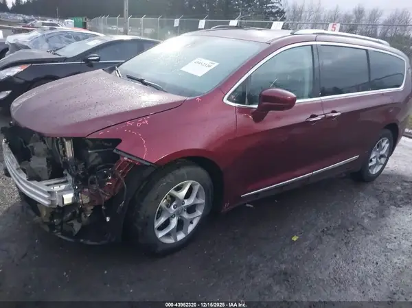 2C4RC1EG1HR661077 2017 CHRYSLER PACIFICA - Image 2