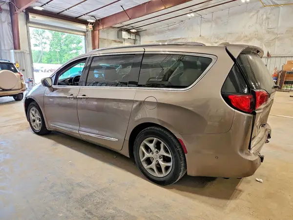 2C4RC1EG1HR669048 2017 CHRYSLER PACIFICA - Image 2