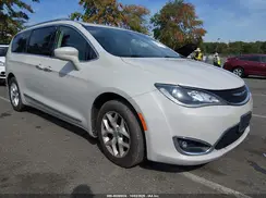 2C4RC1EG1HR669549 2017 CHRYSLER PACIFICA