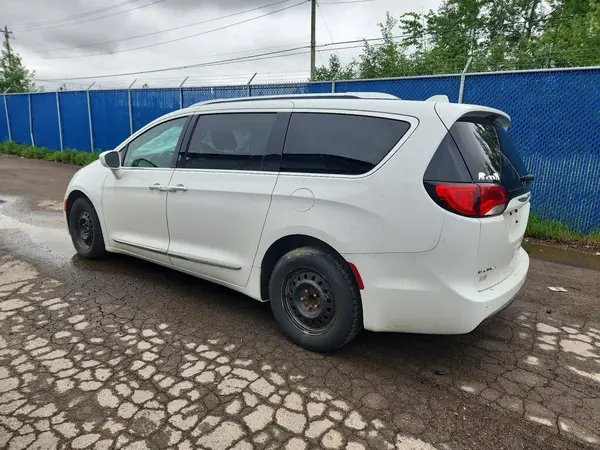 2C4RC1EG1HR738966 2017 CHRYSLER PACIFICA - Image 2