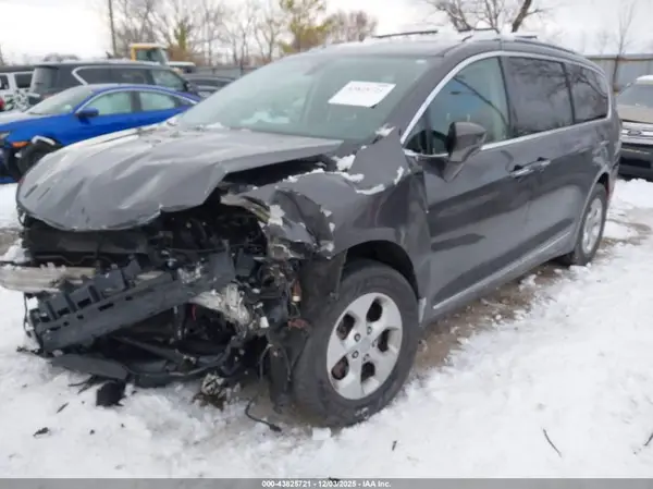 2C4RC1EG1HR771658 2017 CHRYSLER PACIFICA - Image 2