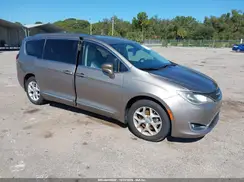 2C4RC1EG1HR782630 2017 CHRYSLER PACIFICA