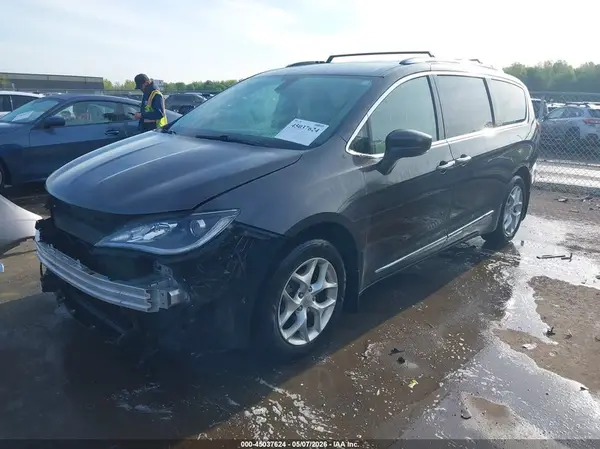 2C4RC1EG1HR837979 2017 CHRYSLER PACIFICA - Image 2