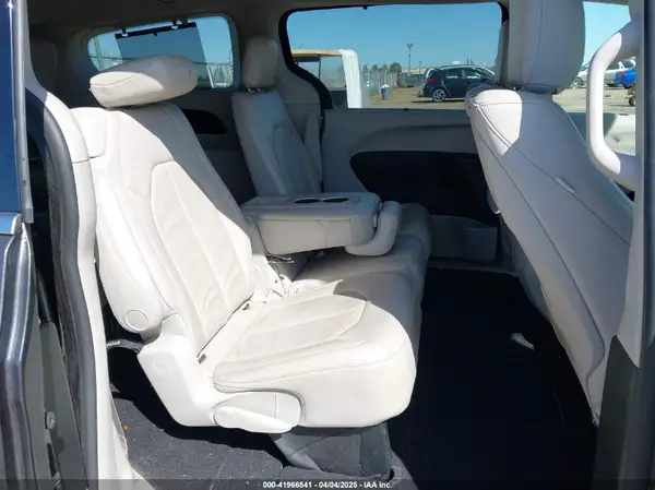2C4RC1EG1HR837996 2017 CHRYSLER PACIFICA - Image 8