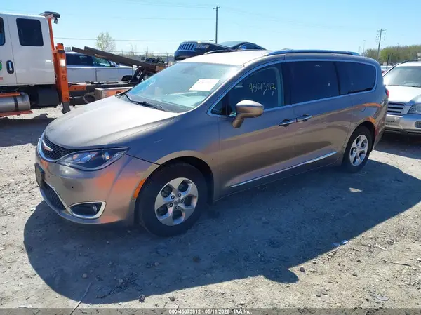 2C4RC1EG1HR844740 2017 CHRYSLER PACIFICA - Image 2