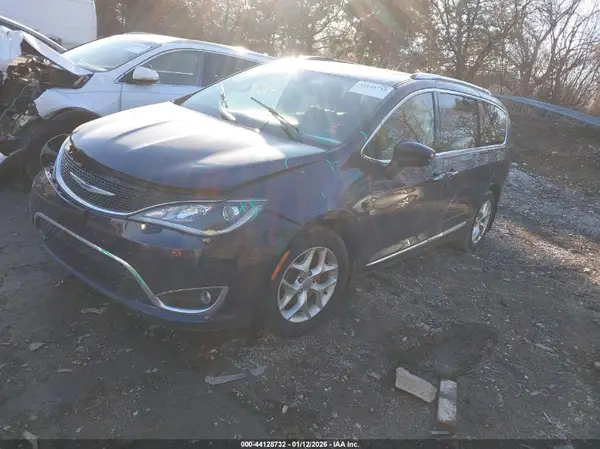 2C4RC1EG1JR106393 2018 CHRYSLER PACIFICA - Image 2