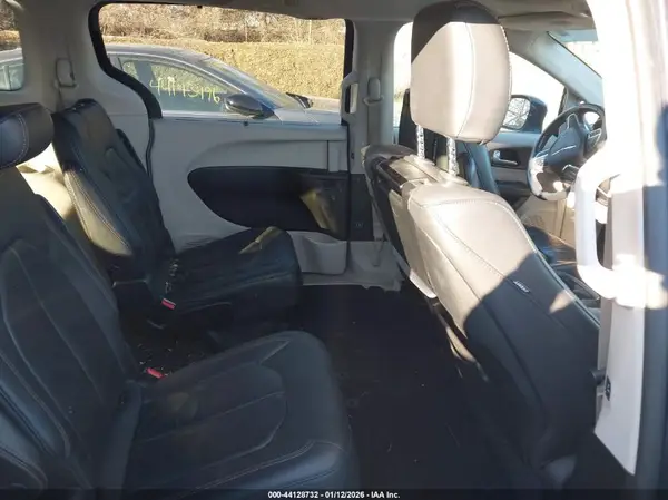 2C4RC1EG1JR106393 2018 CHRYSLER PACIFICA - Image 8