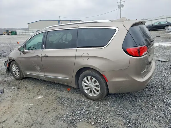 2C4RC1EG1JR116681 2018 CHRYSLER PACIFICA - Image 2