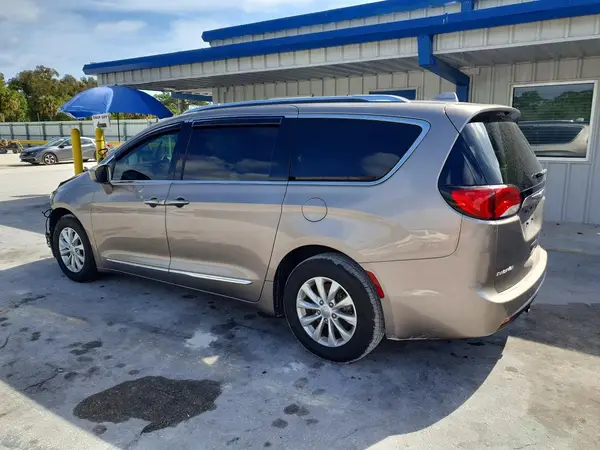 2C4RC1EG1JR139443 2018 CHRYSLER PACIFICA - Image 2