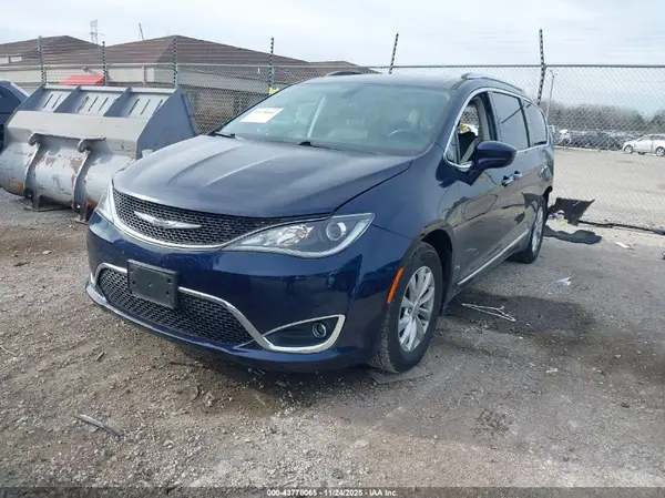 2C4RC1EG1JR139569 2018 CHRYSLER PACIFICA - Image 2