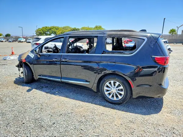 2C4RC1EG1JR149924 2018 CHRYSLER PACIFICA - Image 2
