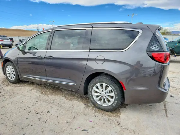 2C4RC1EG1JR149955 2018 CHRYSLER PACIFICA - Image 2