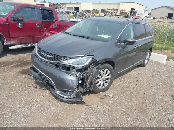 2C4RC1EG1JR154900 2018 CHRYSLER PACIFICA - Image 2