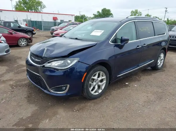 2C4RC1EG1JR212407 2018 CHRYSLER PACIFICA - Image 2
