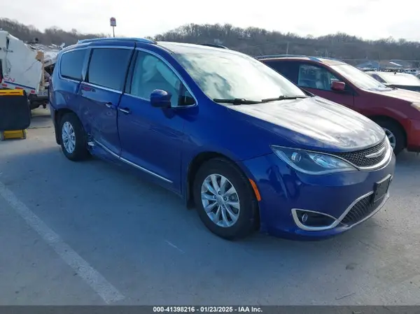 2C4RC1EG1JR261073 2018 CHRYSLER PACIFICA - Image 1