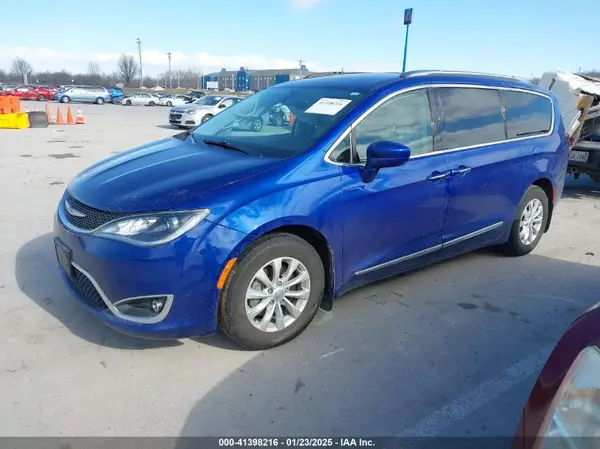 2C4RC1EG1JR261073 2018 CHRYSLER PACIFICA - Image 2