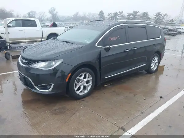 2C4RC1EG1JR268766 2018 CHRYSLER PACIFICA - Image 2